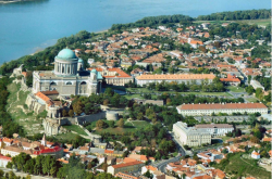 旅游资讯网-匈牙利旅游_探索匈牙利城市科马罗姆位于浪漫的多瑙河畔