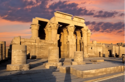 旅游资讯网-考姆翁布神庙_崇拜两位古埃及神灵的地方