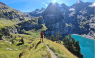 旅游资讯网-瑞士旅游_欣赏瑞士厄希嫩湖迷人的碧绿湖水的美丽