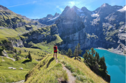 旅游资讯网-瑞士旅游_欣赏瑞士厄希嫩湖迷人的碧绿湖水的美丽